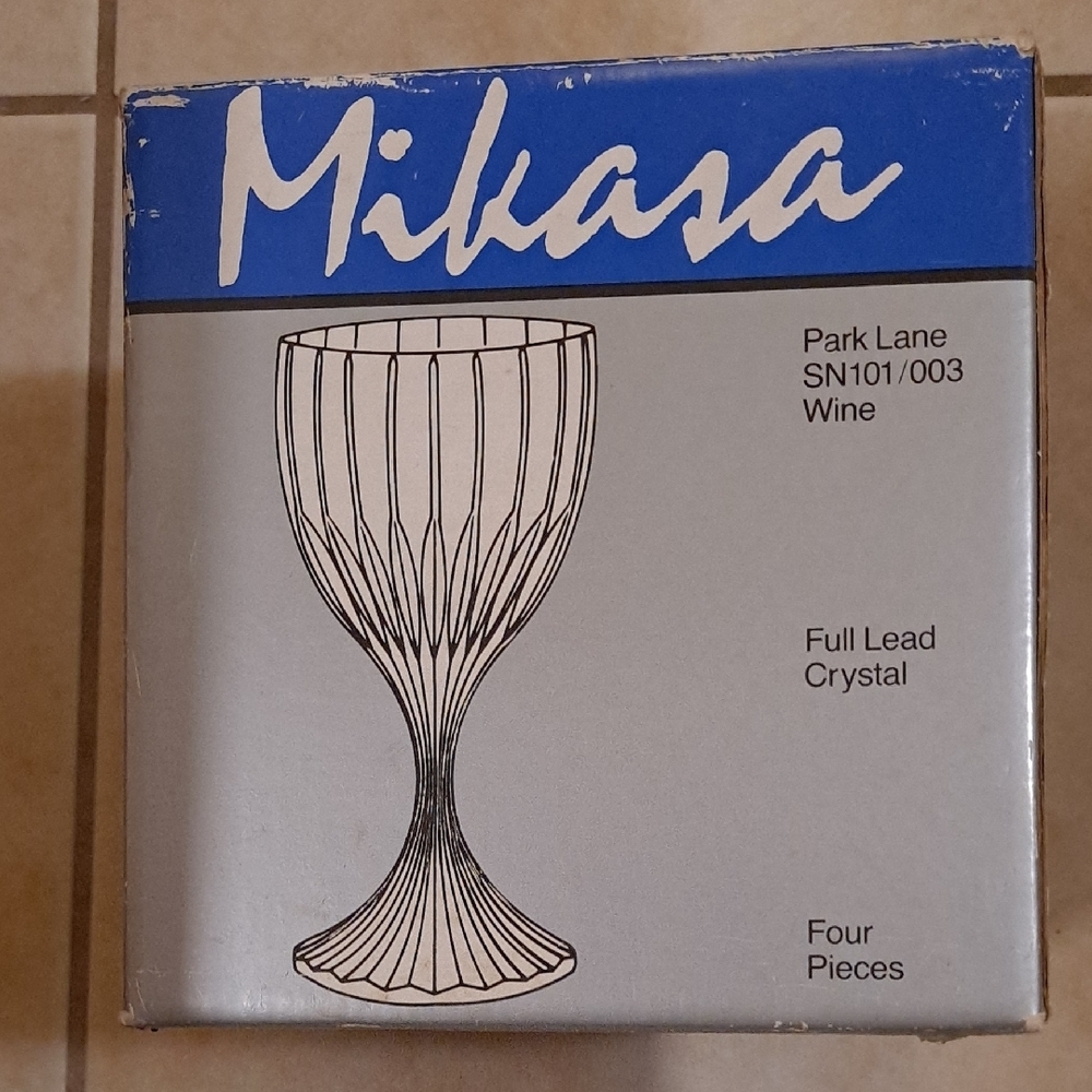 Mikasa Crystal Clear Wine Glass Set - Picture 2 of 2
